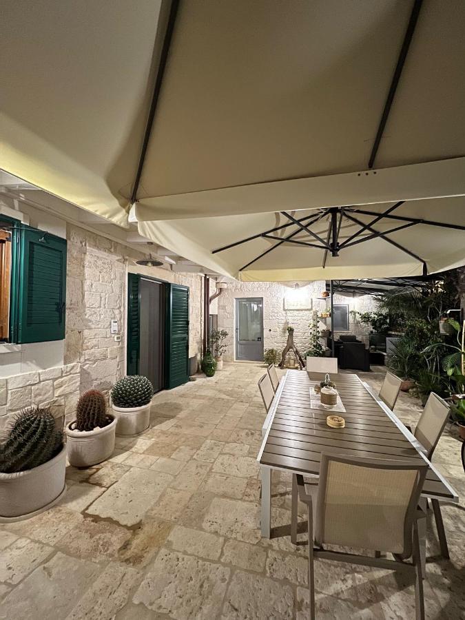 アルベロベッロTrulli Occhi Di Pietraアパートメント エクステリア 写真